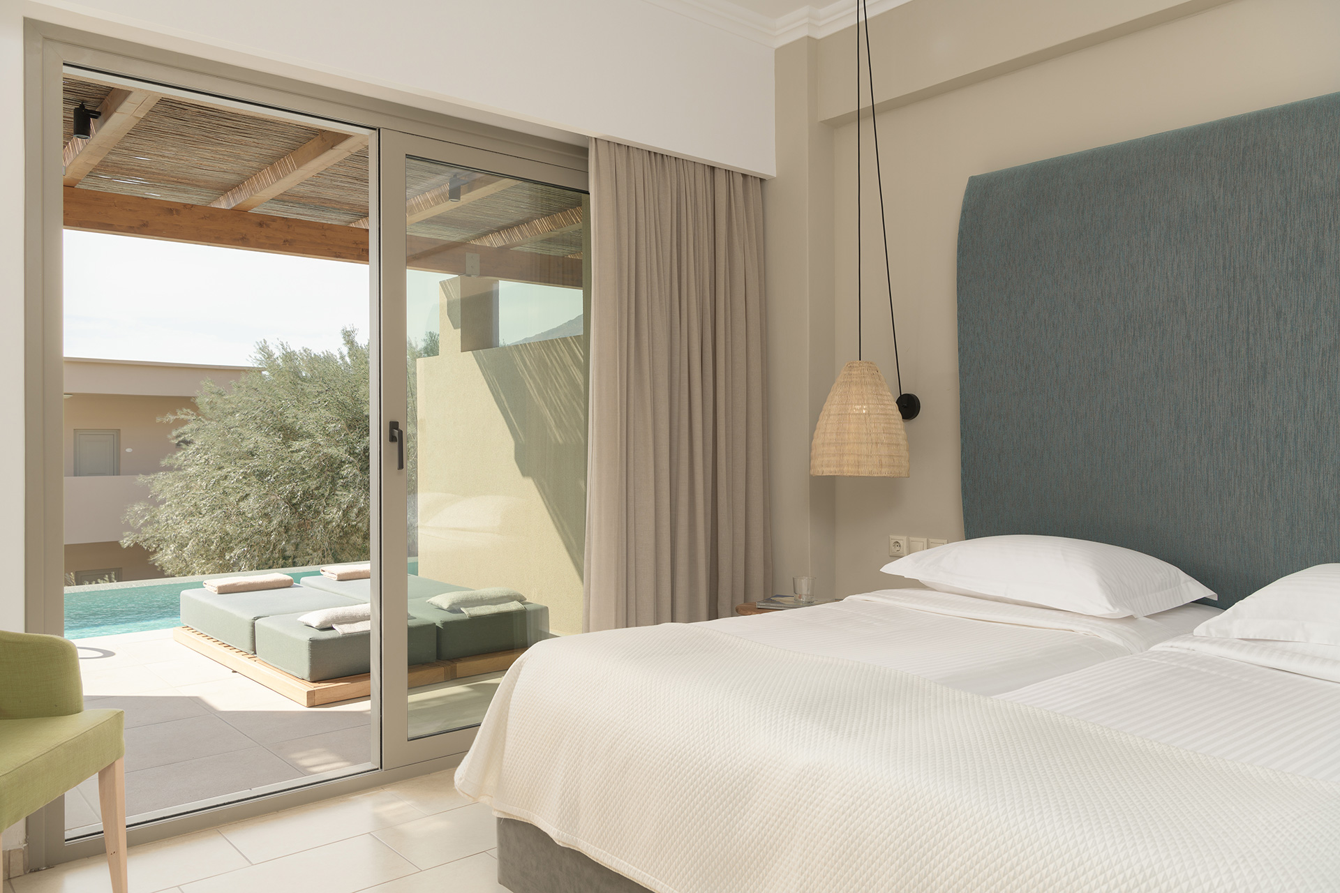 JUNIOR SUITE SHARING POOL MOUNTAIN VIEW