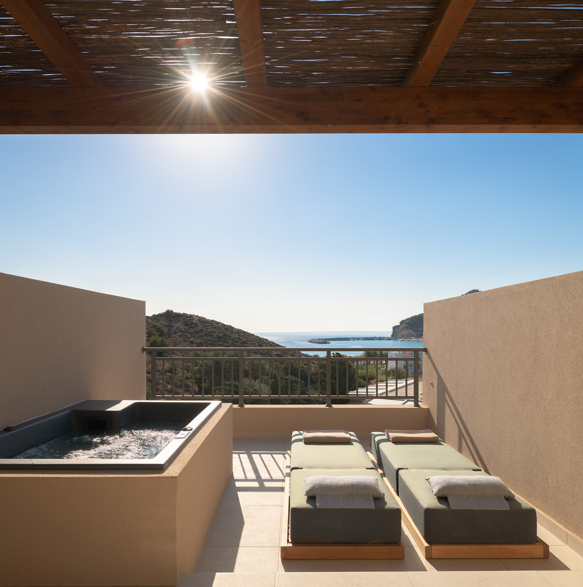 SUPERIOR PANORAMIC SEA VIEW JACUZZI